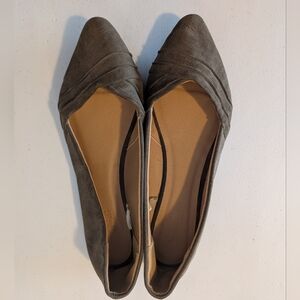 Elegant Green Women's Flats Well Worn